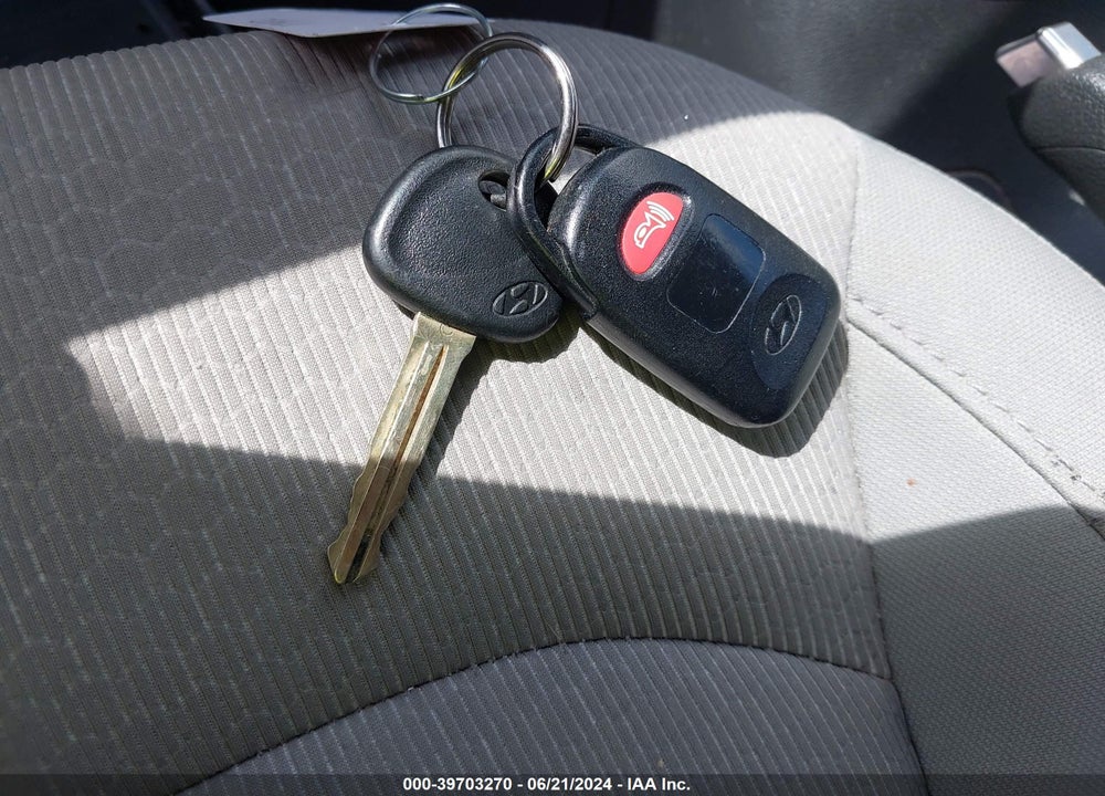 2017 HYUNDAI ELANTRA SE VIN: KMHD84LFXHU102536