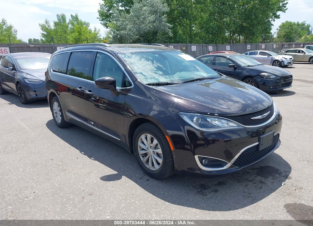 2017 CHRYSLER PACIFICA TOURING L VIN: 2C4RC1BG6HR542686