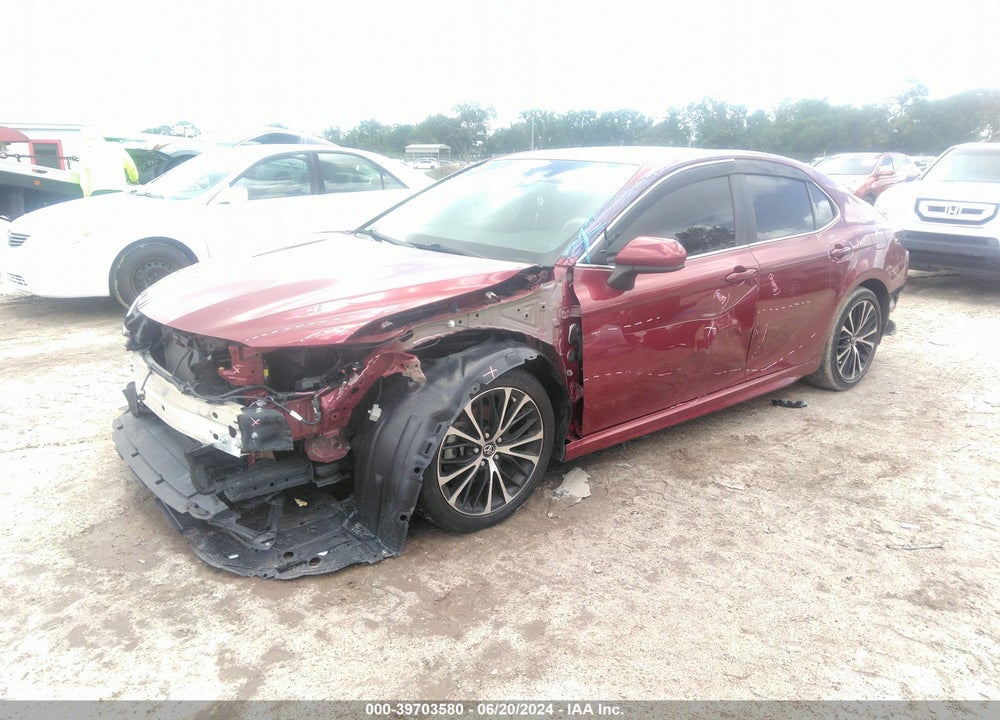 2018 TOYOTA CAMRY SE VIN: 4T1B11HK2JU667580