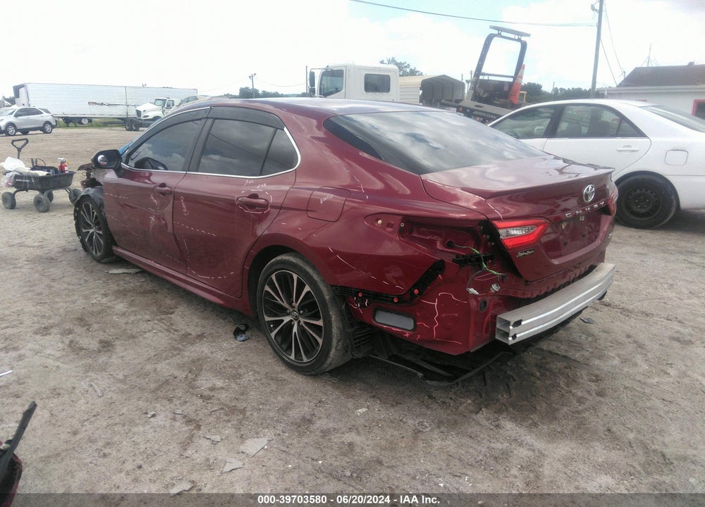 2018 TOYOTA CAMRY SE VIN: 4T1B11HK2JU667580