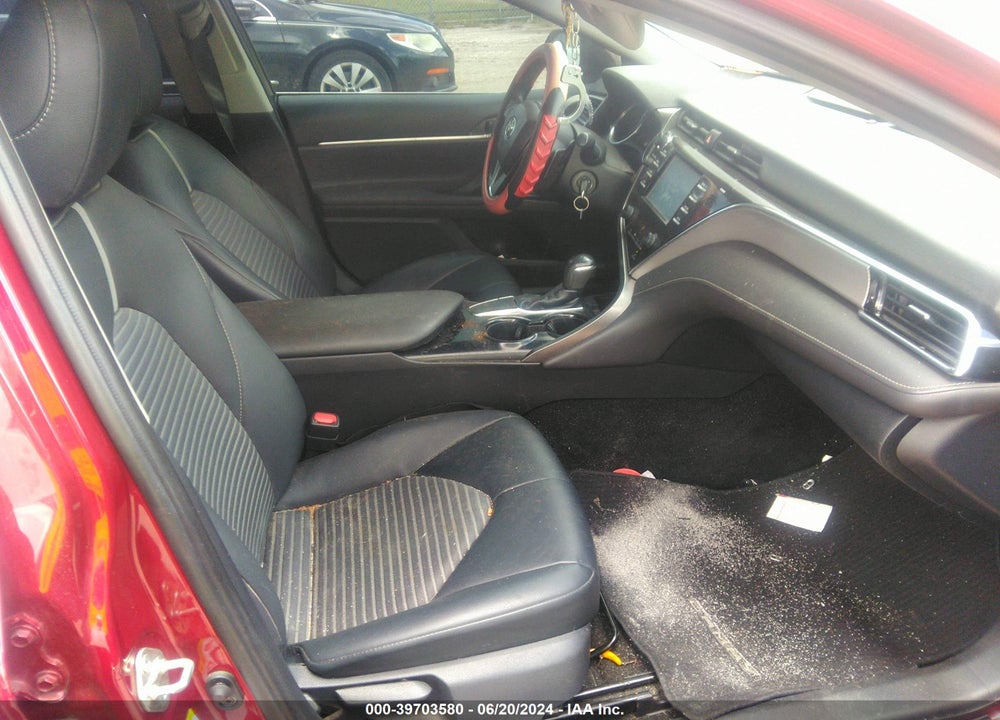 2018 TOYOTA CAMRY SE VIN: 4T1B11HK2JU667580