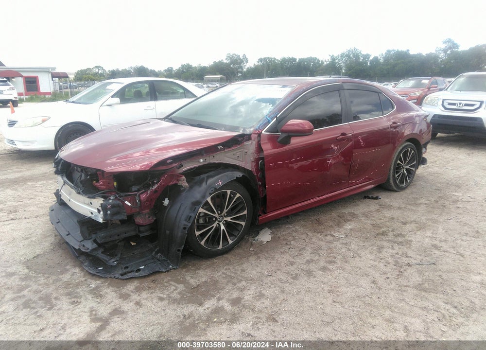2018 TOYOTA CAMRY SE VIN: 4T1B11HK2JU667580