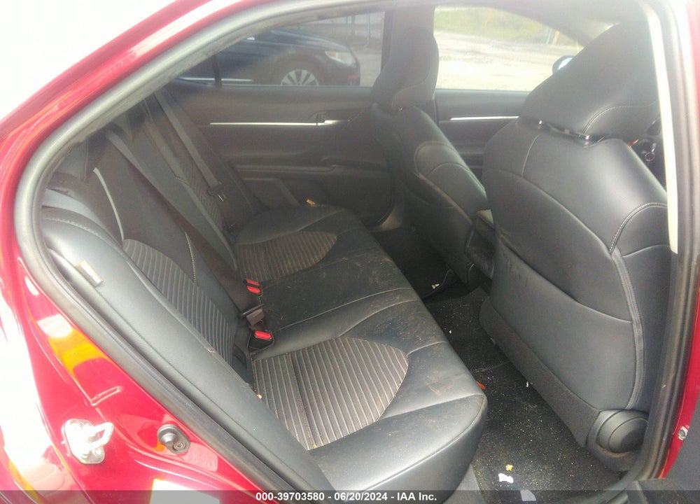 2018 TOYOTA CAMRY SE VIN: 4T1B11HK2JU667580
