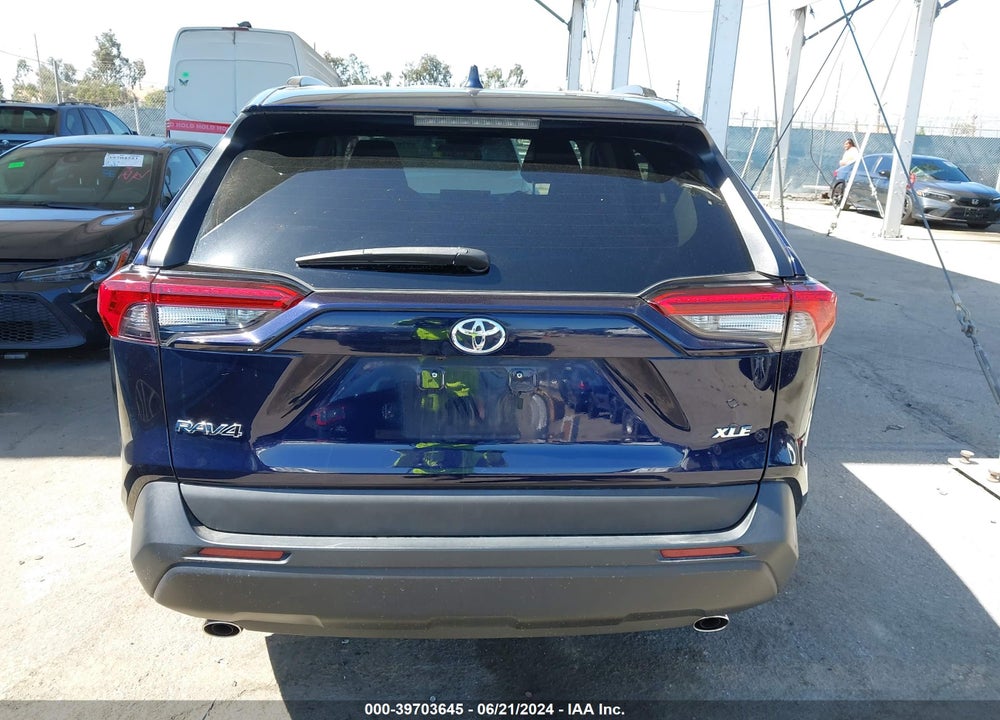 2021 TOYOTA RAV4 XLE VIN: 2T3W1RFV9MW121495