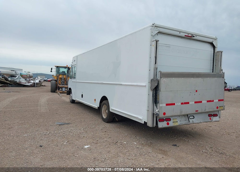 2010 FREIGHTLINER CHASSIS M LINE WALK-IN VAN VIN: 4UZAARDU0ACAM0676