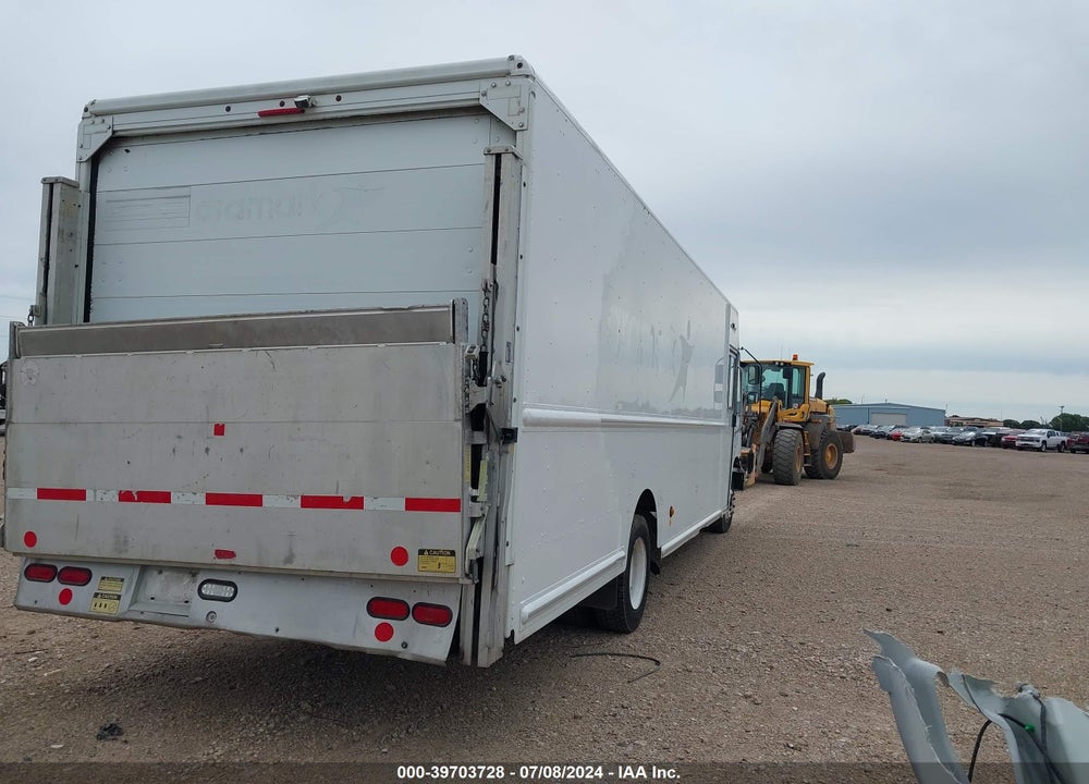 2010 FREIGHTLINER CHASSIS M LINE WALK-IN VAN VIN: 4UZAARDU0ACAM0676
