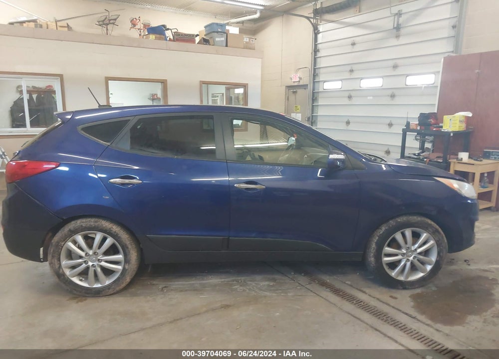 2010 HYUNDAI TUCSON VIN: KM8JU3AC7AU081667