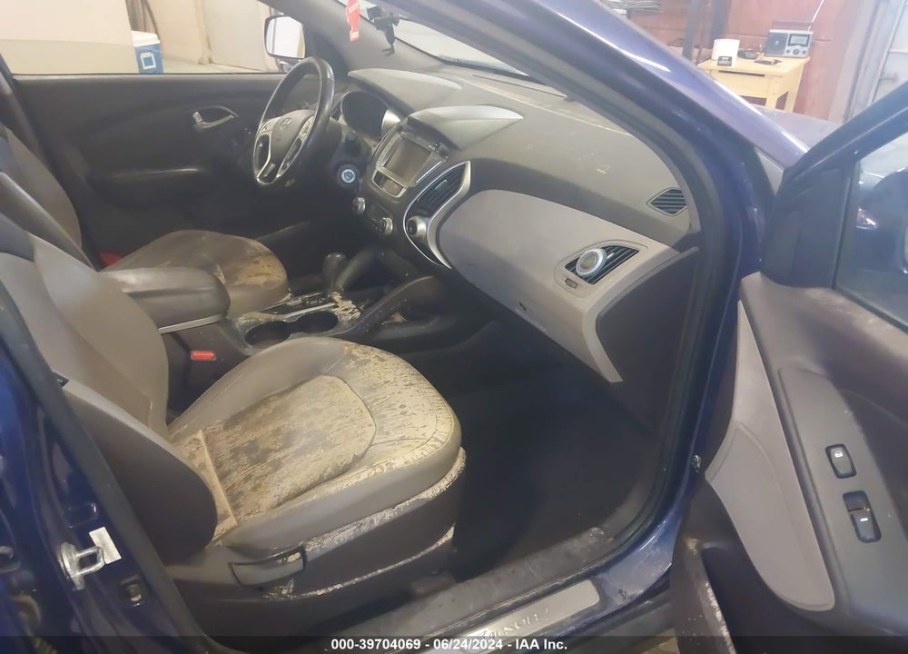 2010 HYUNDAI TUCSON VIN: KM8JU3AC7AU081667