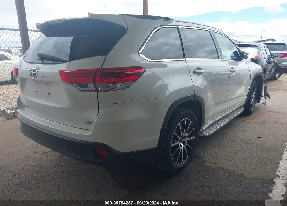 2017 TOYOTA HIGHLANDER SE VIN: 5TDKZRFH5HS522888