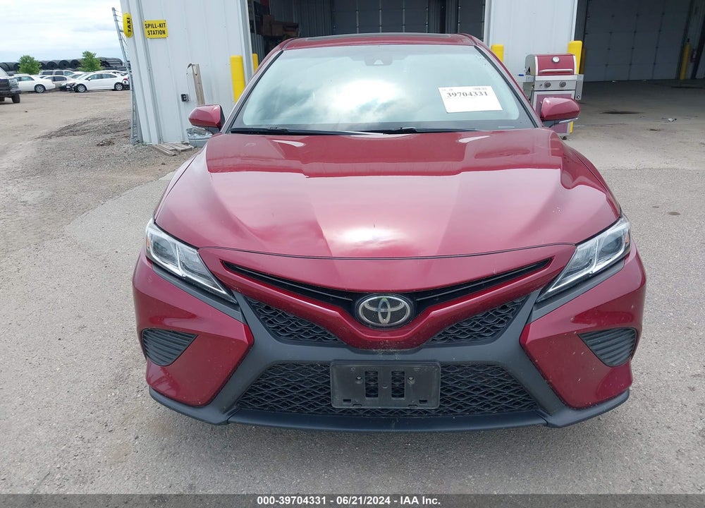2018 TOYOTA CAMRY SE VIN: 4T1B11HK2JU666977