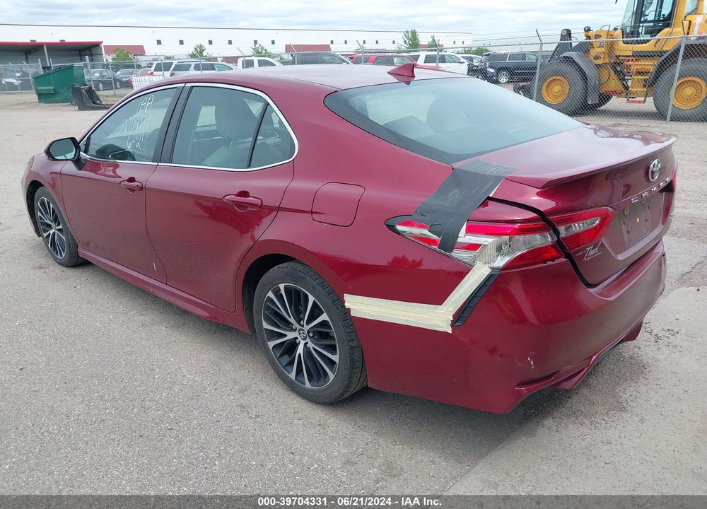 2018 TOYOTA CAMRY SE VIN: 4T1B11HK2JU666977