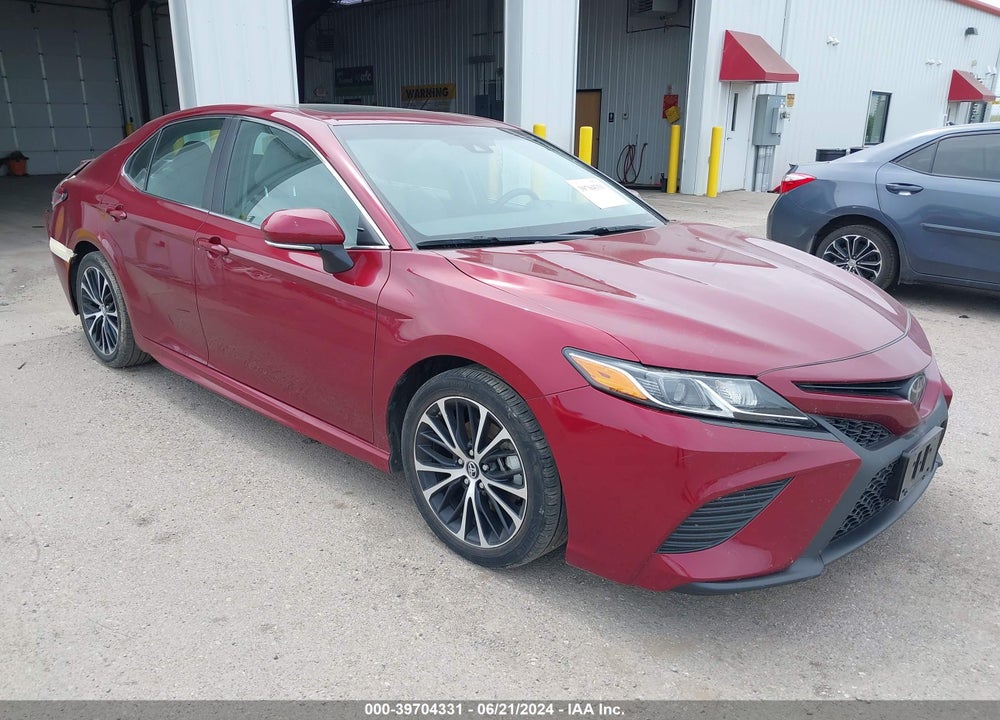 2018 TOYOTA CAMRY SE VIN: 4T1B11HK2JU666977
