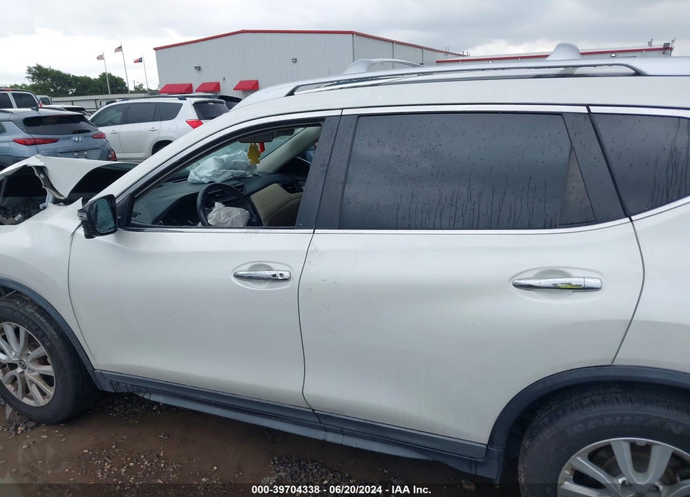 2018 NISSAN ROGUE SV VIN: KNMAT2MT9JP587433