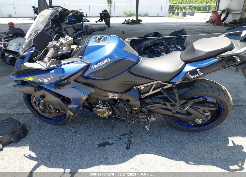 2022 SUZUKI GSX1000 GT/GT+ VIN: JS1EK12B6N7100200
