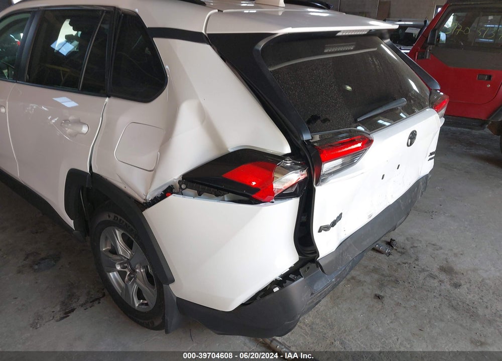 2024 TOYOTA RAV4 XLE VIN: 2T3P1RFV9RC444975