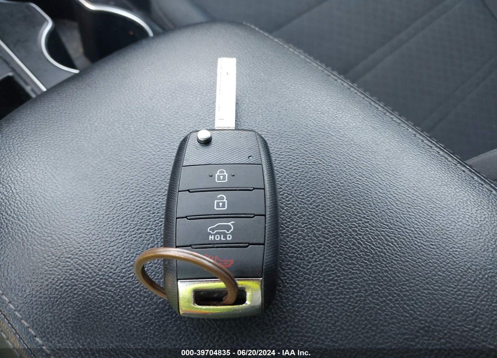 2019 KIA SORENTO 3.3L LX VIN: 5XYPG4A56KG561182