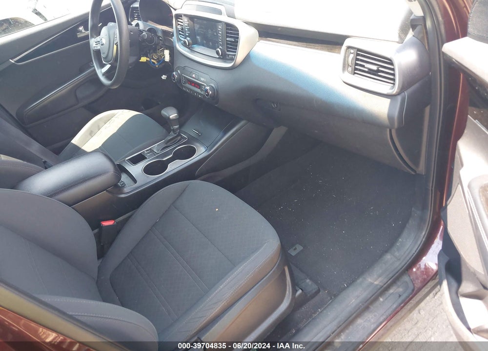 2019 KIA SORENTO 3.3L LX VIN: 5XYPG4A56KG561182
