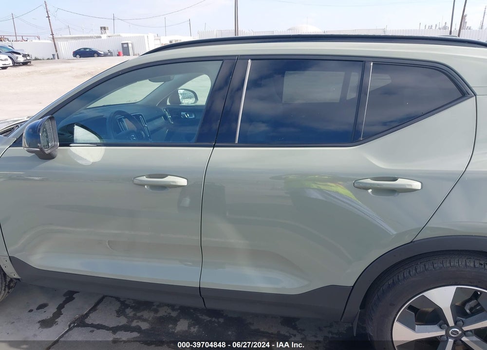 2023 VOLVO XC40 B5 ULTIMATE DARK THEME VIN: YV4L12UX4P2966974