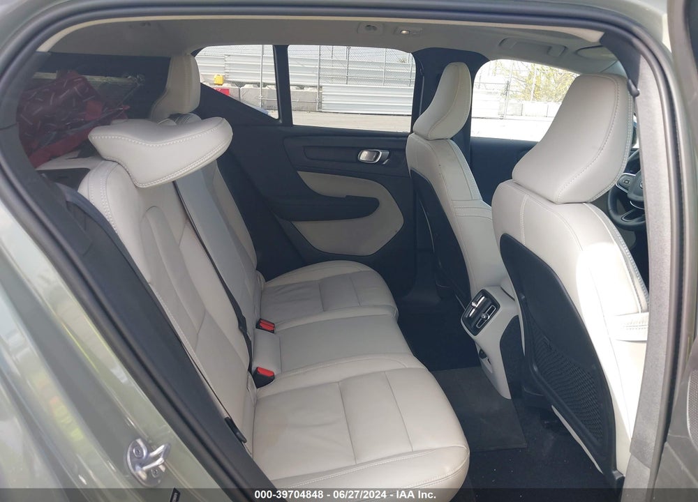 2023 VOLVO XC40 B5 ULTIMATE DARK THEME VIN: YV4L12UX4P2966974
