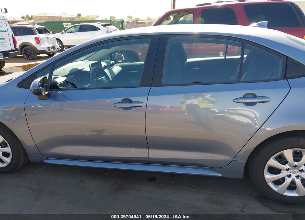 2021 TOYOTA COROLLA LE VIN: 5YFEPMAE2MP189670