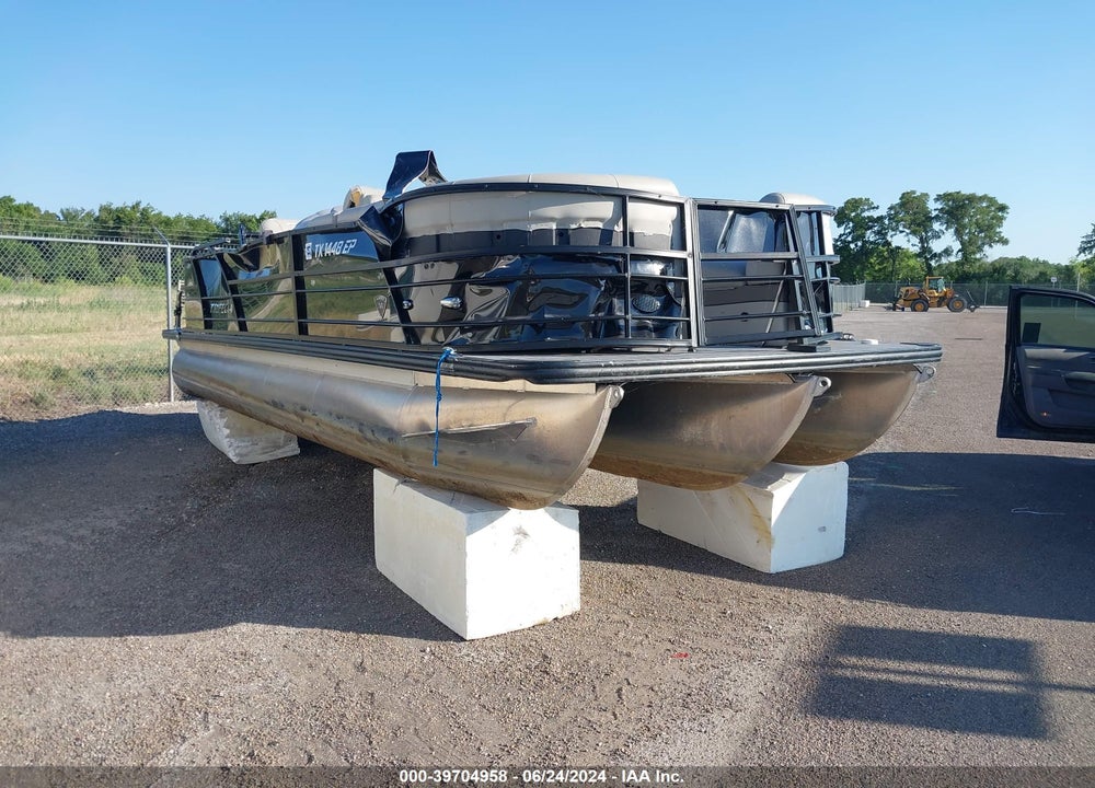 2019 PONTOON TRIFECTA VIN: FRU42157H819
