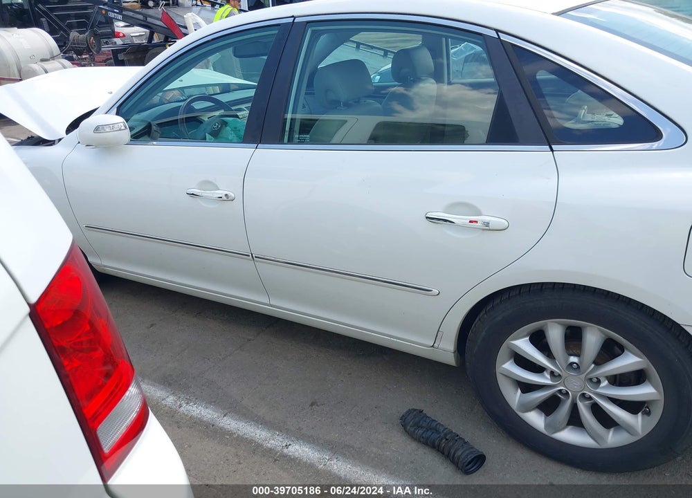 2008 HYUNDAI AZERA LIMITED VIN: KMHFC46FX8A290432