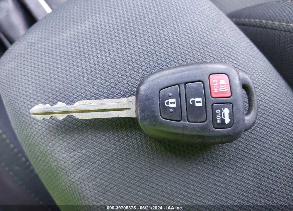 2019 TOYOTA COROLLA LE VIN: 2T1BURHE3KC239861