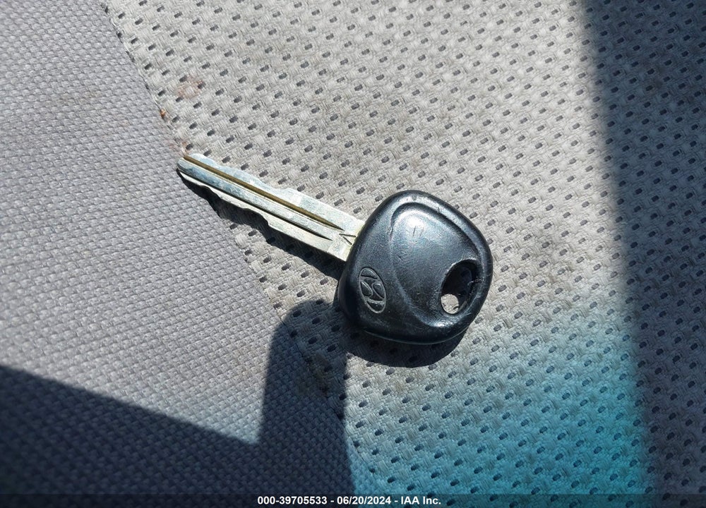 2008 HYUNDAI ACCENT GLS VIN: KMHCN46C28U221980