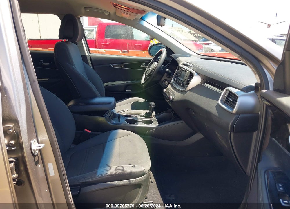 2016 KIA SORENTO 2.4L LX VIN: 5XYPGDA32GG158063