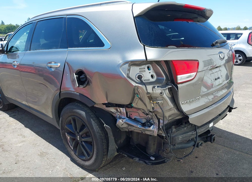 2016 KIA SORENTO 2.4L LX VIN: 5XYPGDA32GG158063