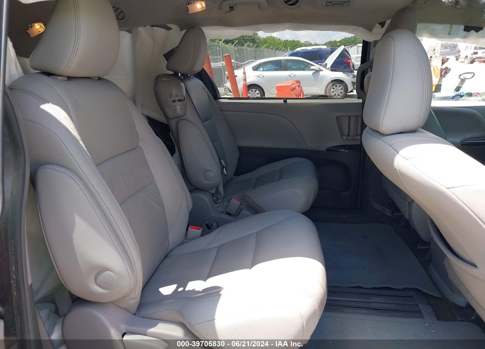 2016 TOYOTA SIENNA XLE 8 PASSENGER VIN: 5TDYK3DC0GS698765
