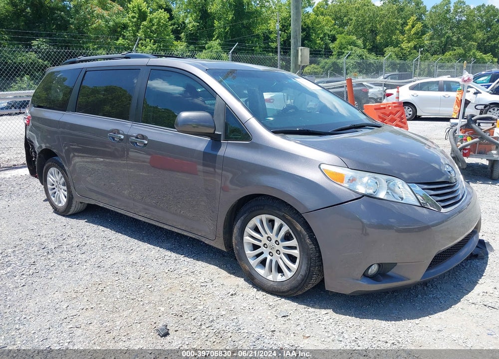 2016 TOYOTA SIENNA XLE 8 PASSENGER VIN: 5TDYK3DC0GS698765