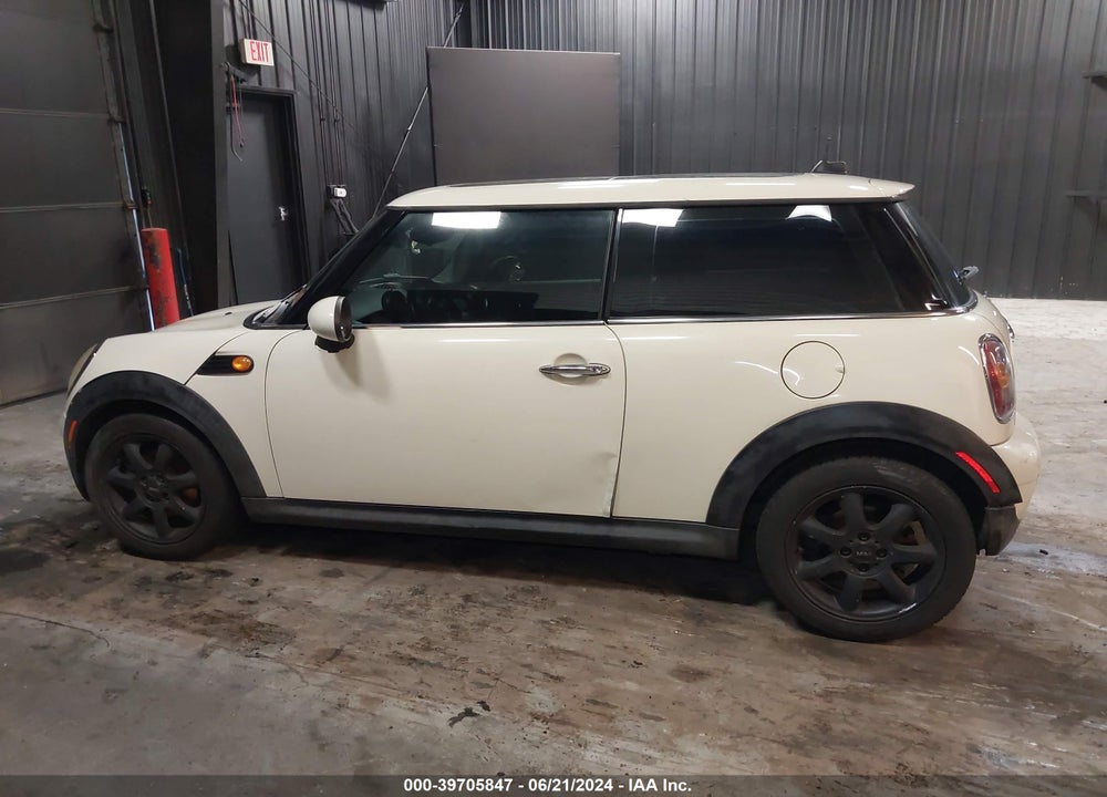 2007 MINI COOPER VIN: WMWMF33597TT58342