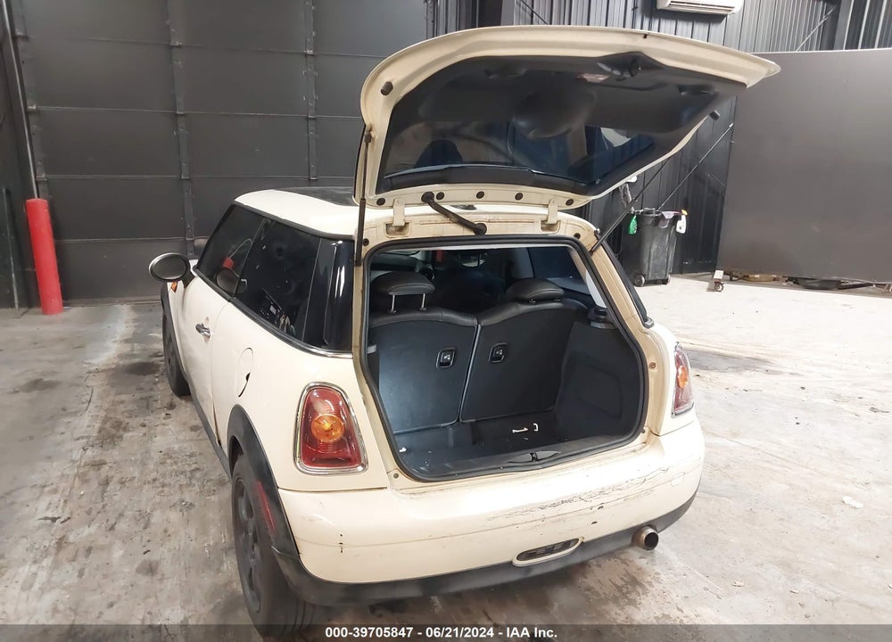 2007 MINI COOPER VIN: WMWMF33597TT58342