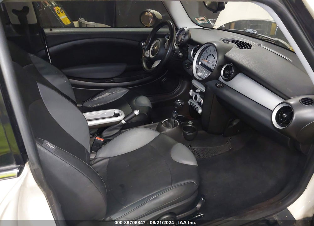 2007 MINI COOPER VIN: WMWMF33597TT58342