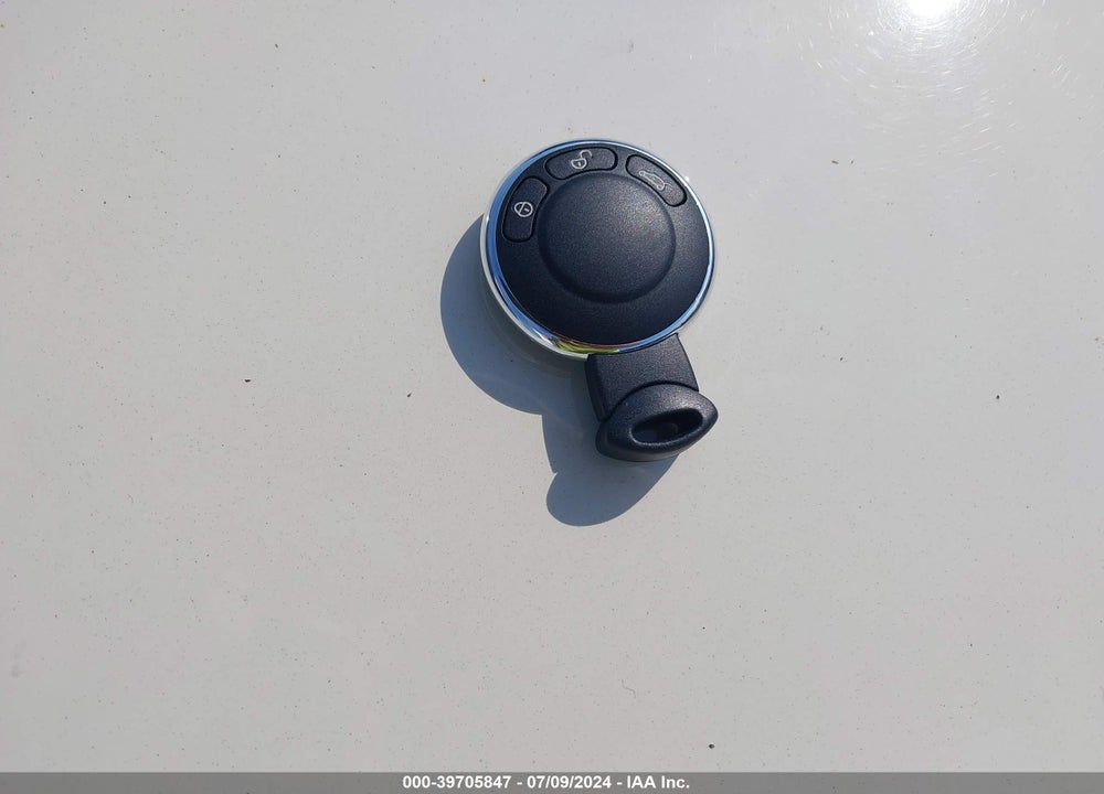 2007 MINI COOPER VIN: WMWMF33597TT58342