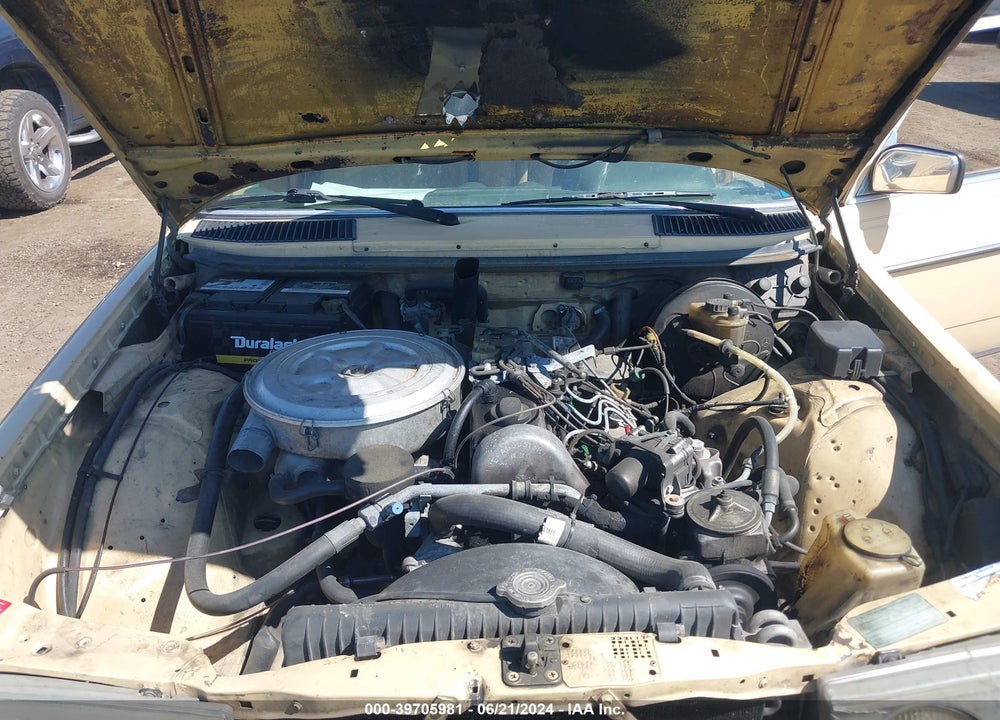 1982 MERCEDES-BENZ 240 VIN: WDBAB23A6CB301152
