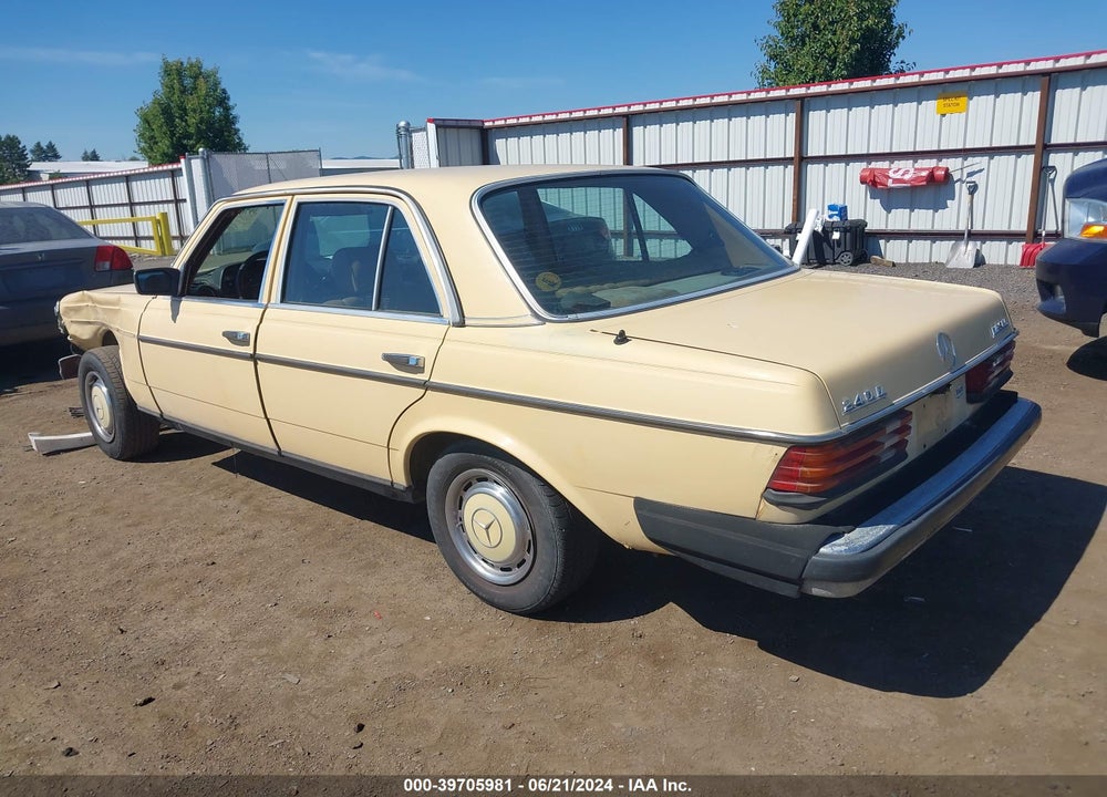 1982 MERCEDES-BENZ 240 VIN: WDBAB23A6CB301152