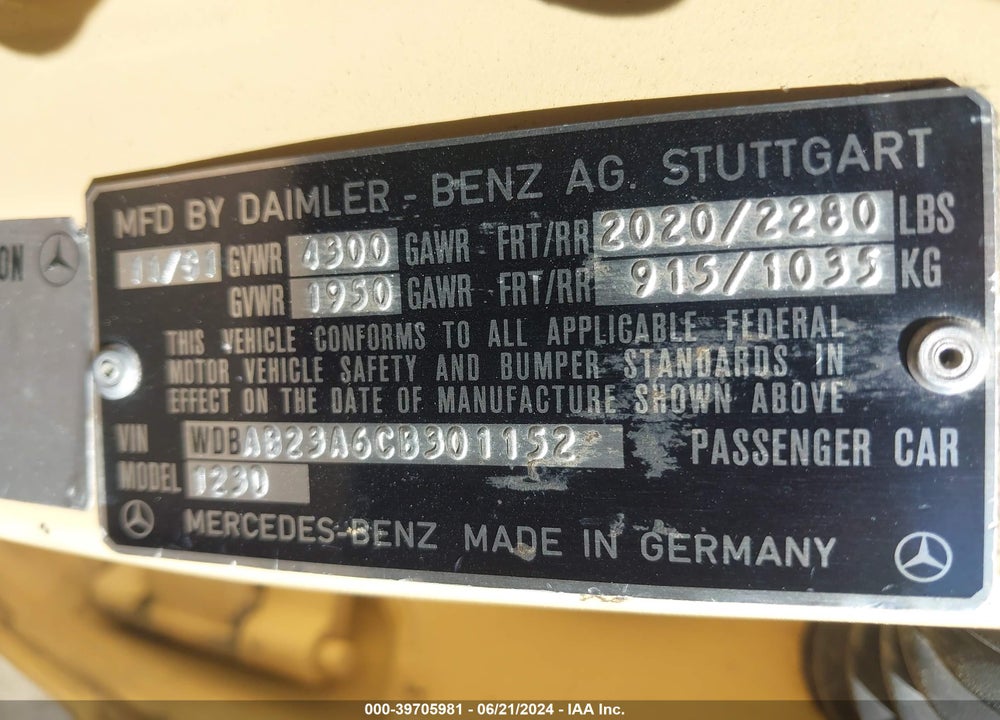 1982 MERCEDES-BENZ 240 VIN: WDBAB23A6CB301152