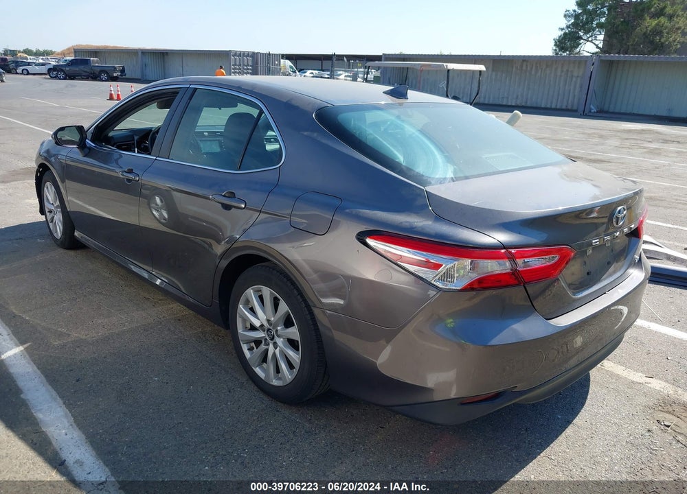 2019 TOYOTA CAMRY LE VIN: 4T1B11HK5KU845709