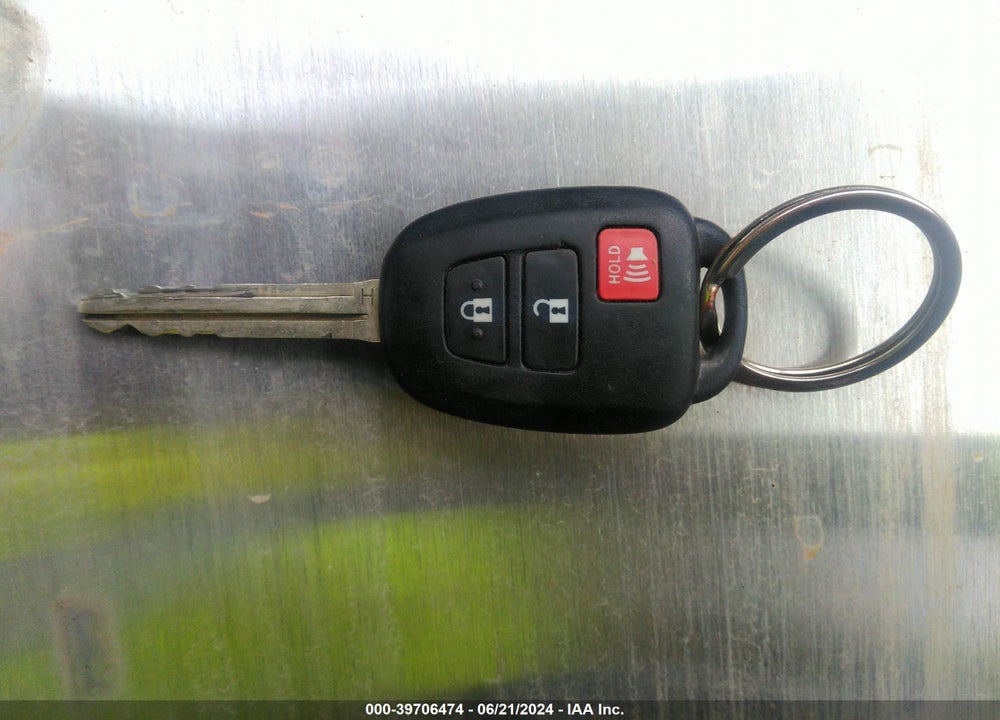 2015 TOYOTA RAV4 XLE VIN: 2T3WFREV3FW134524