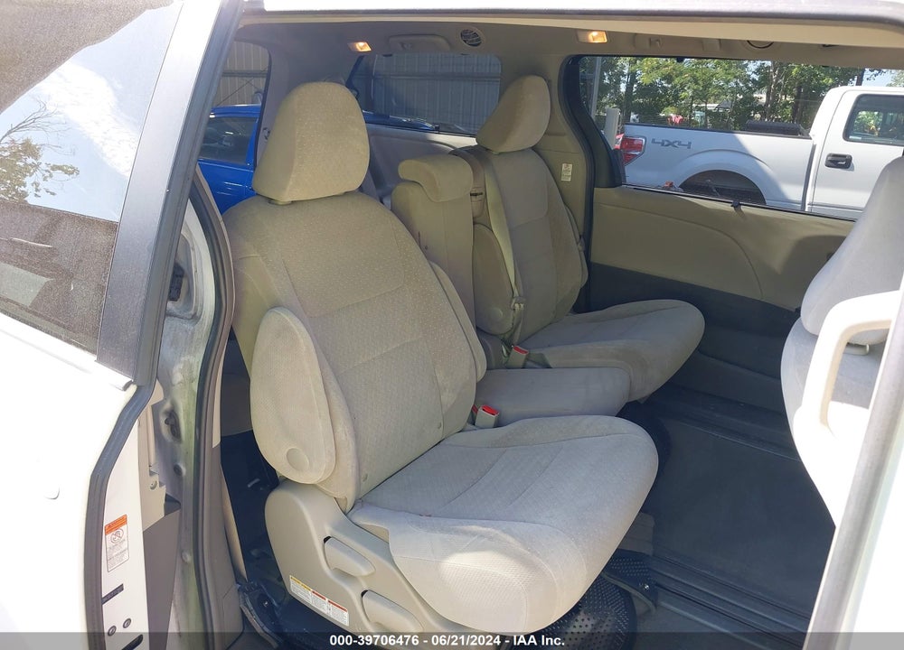 2015 TOYOTA SIENNA LE 8 PASSENGER VIN: 5TDKK3DC2FS528931