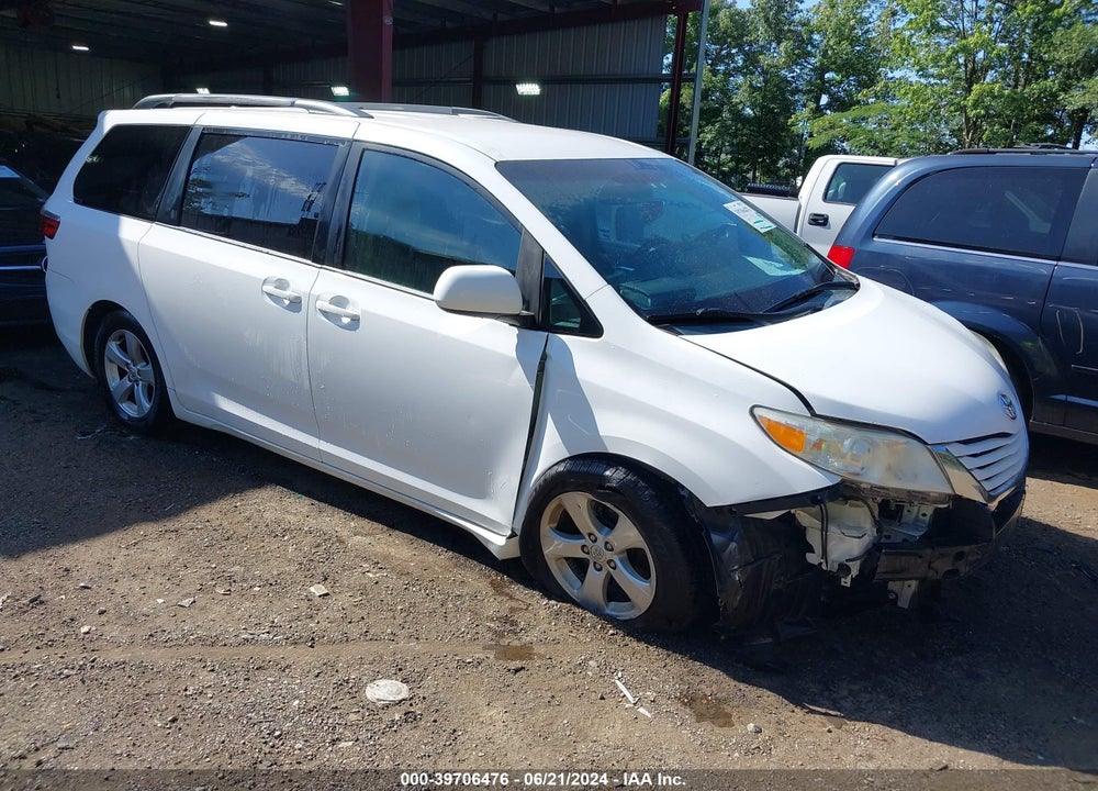 2015 TOYOTA SIENNA LE 8 PASSENGER VIN: 5TDKK3DC2FS528931