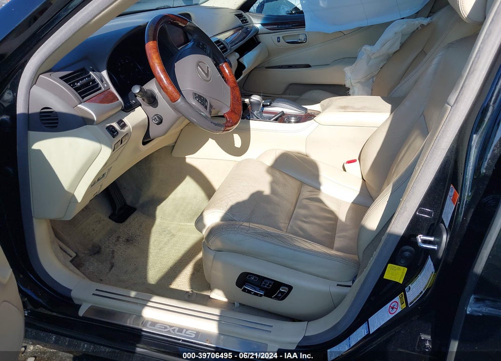 2015 LEXUS LS 460 VIN: JTHCL5EFXF5024279