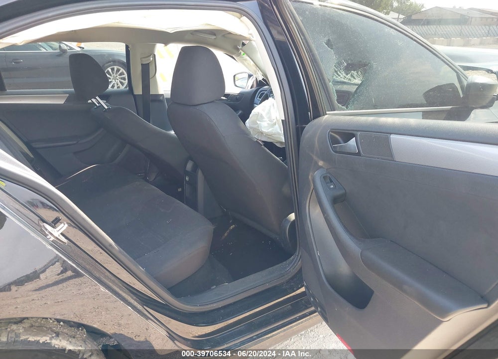 2015 VOLKSWAGEN JETTA 1.8T SE VIN: 3VWD17AJ5FM218081
