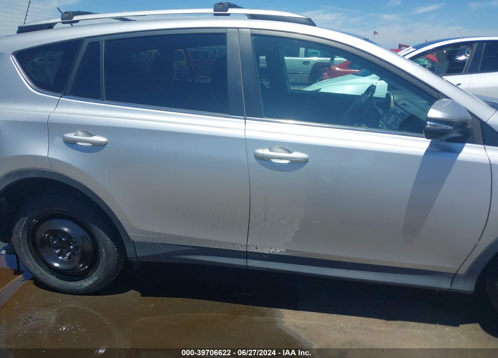 2015 TOYOTA RAV4 XLE VIN: 2T3WFREV9FW136780