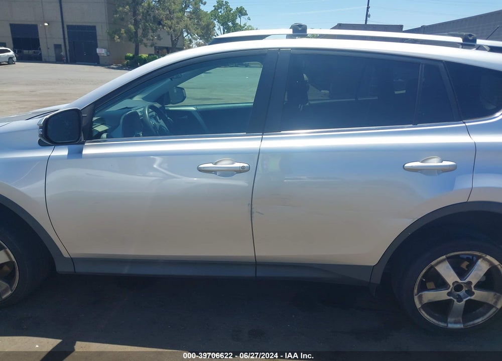 2015 TOYOTA RAV4 XLE VIN: 2T3WFREV9FW136780