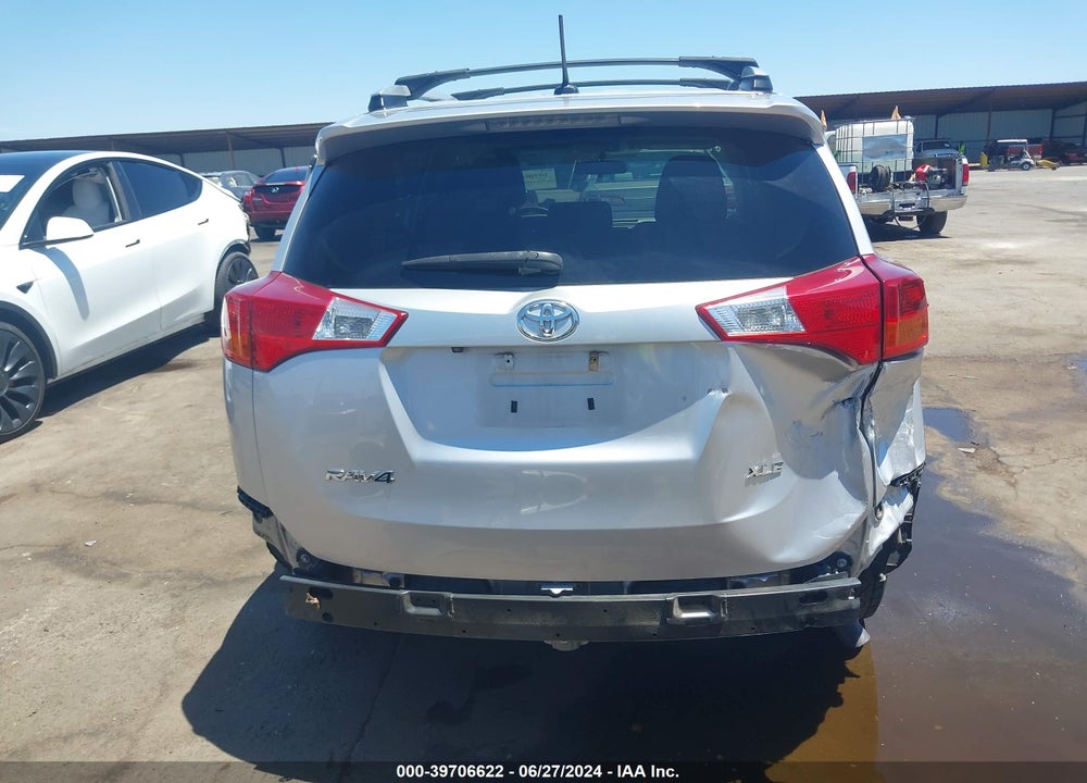 2015 TOYOTA RAV4 XLE VIN: 2T3WFREV9FW136780