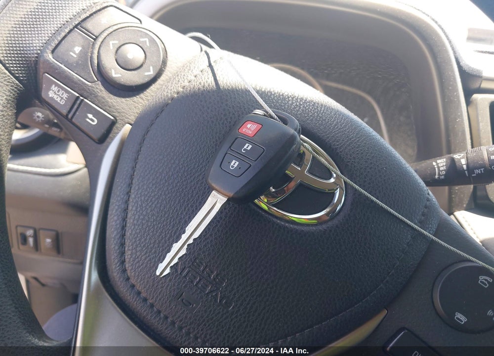 2015 TOYOTA RAV4 XLE VIN: 2T3WFREV9FW136780