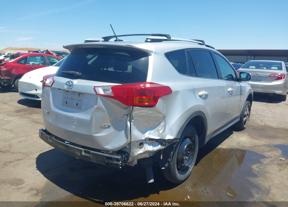 2015 TOYOTA RAV4 XLE VIN: 2T3WFREV9FW136780